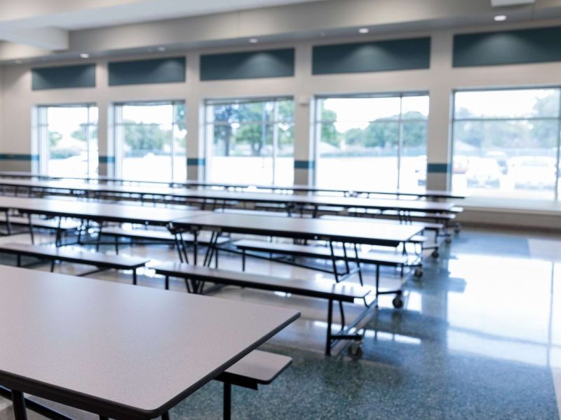 comedores comunitarios limpios y desinfectados con impiezas rueda