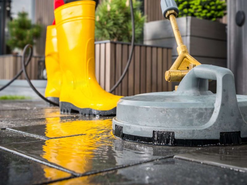 Limpieza en patios exteriores e interiores de viviendas y comunidades realizada por Limpiezas Rueda